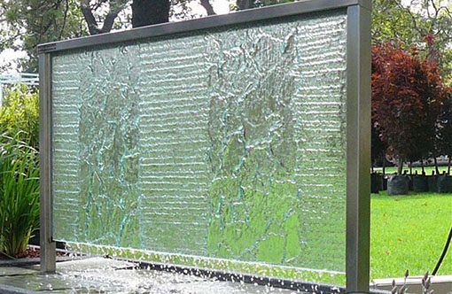 Tiểu cảnh thác nước chảy trên kính