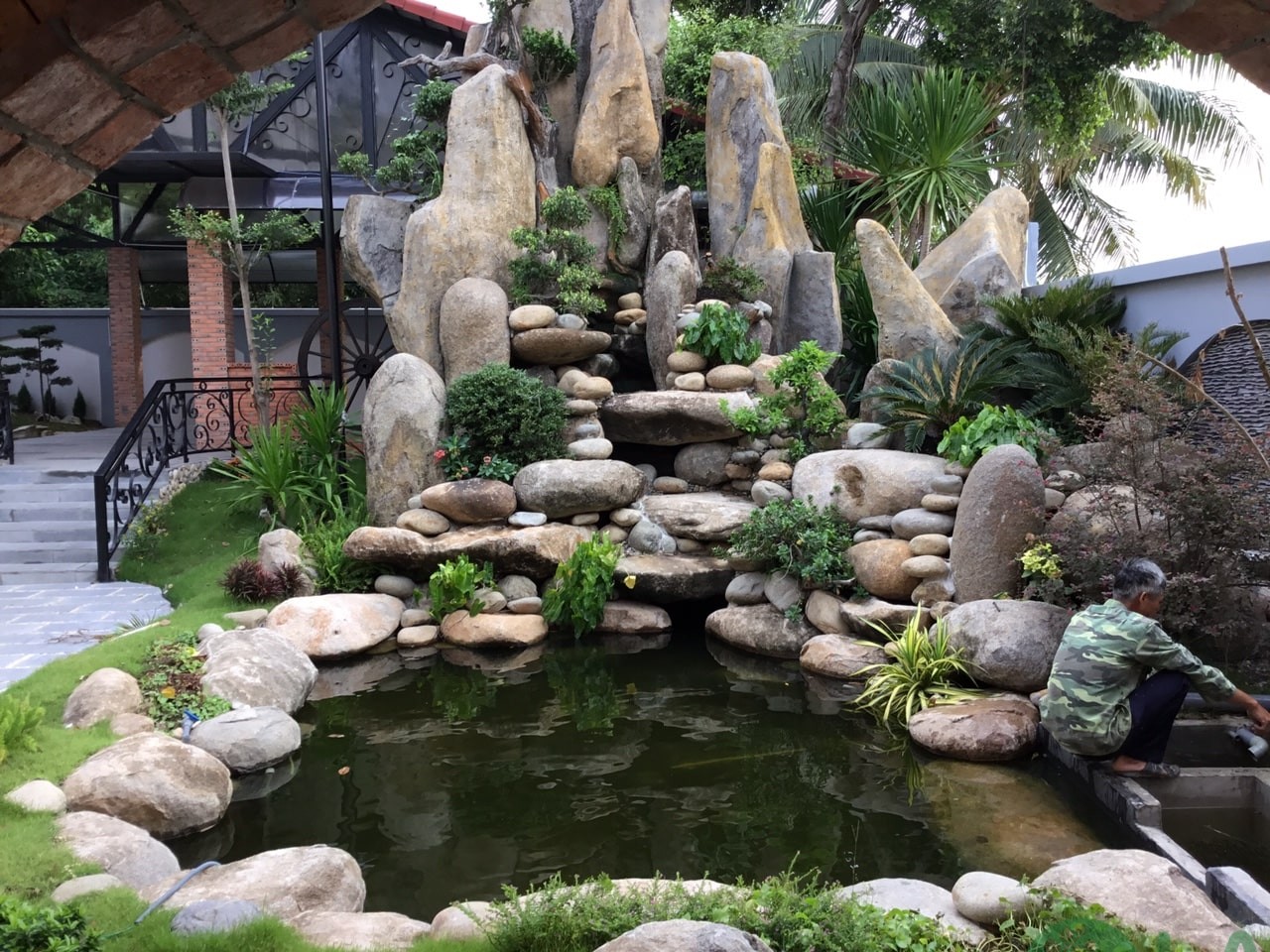 Tiểu cảnh thác nước hòn non bộ