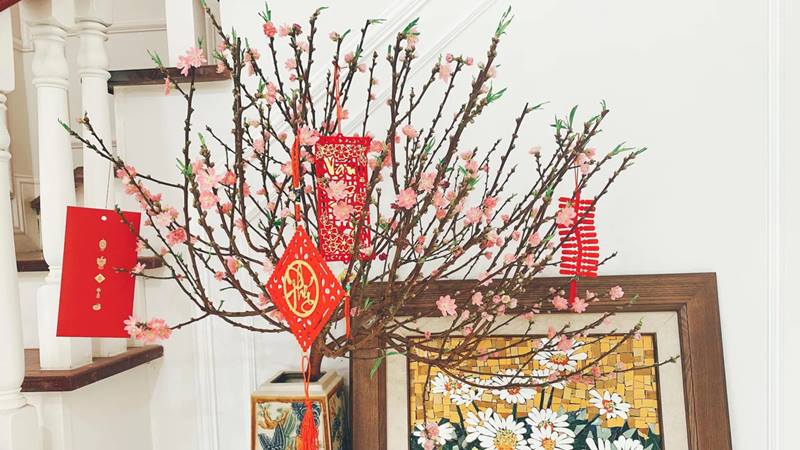 Trang trí với dây pháo đỏ